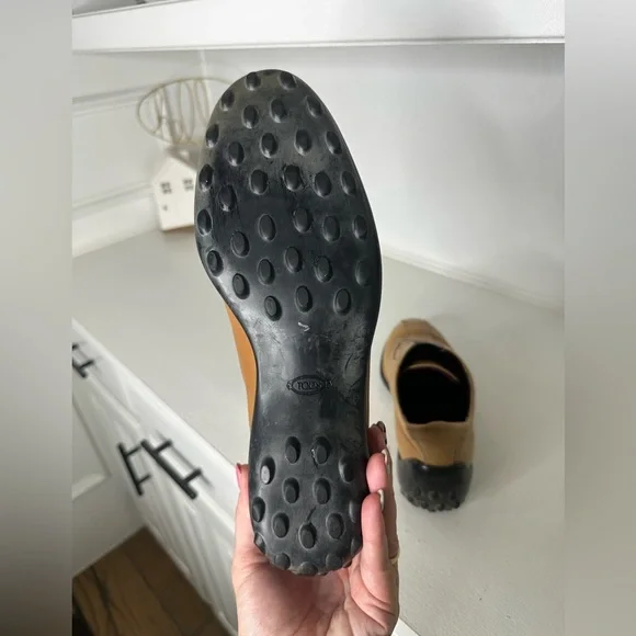 **SOLD**Tod’s Women’s Leather Slip-On Driving Shoes – Camel Tan - Picture 7 of 8